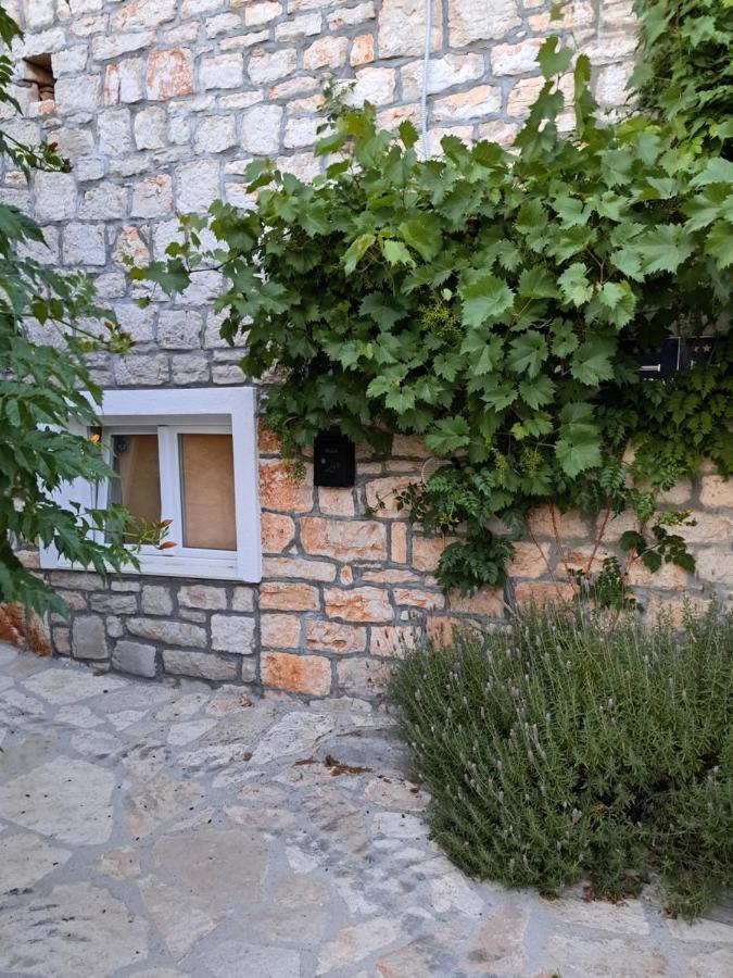 Apartments Tomina Donje Selo na Šolti Exterior foto