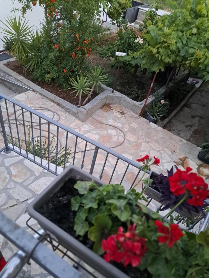 Apartments Tomina Donje Selo na Šolti Exterior foto